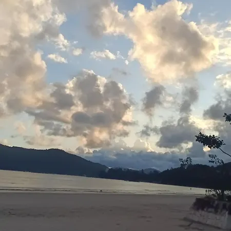 Casa na Praia da Enseada - Ubatuba-3